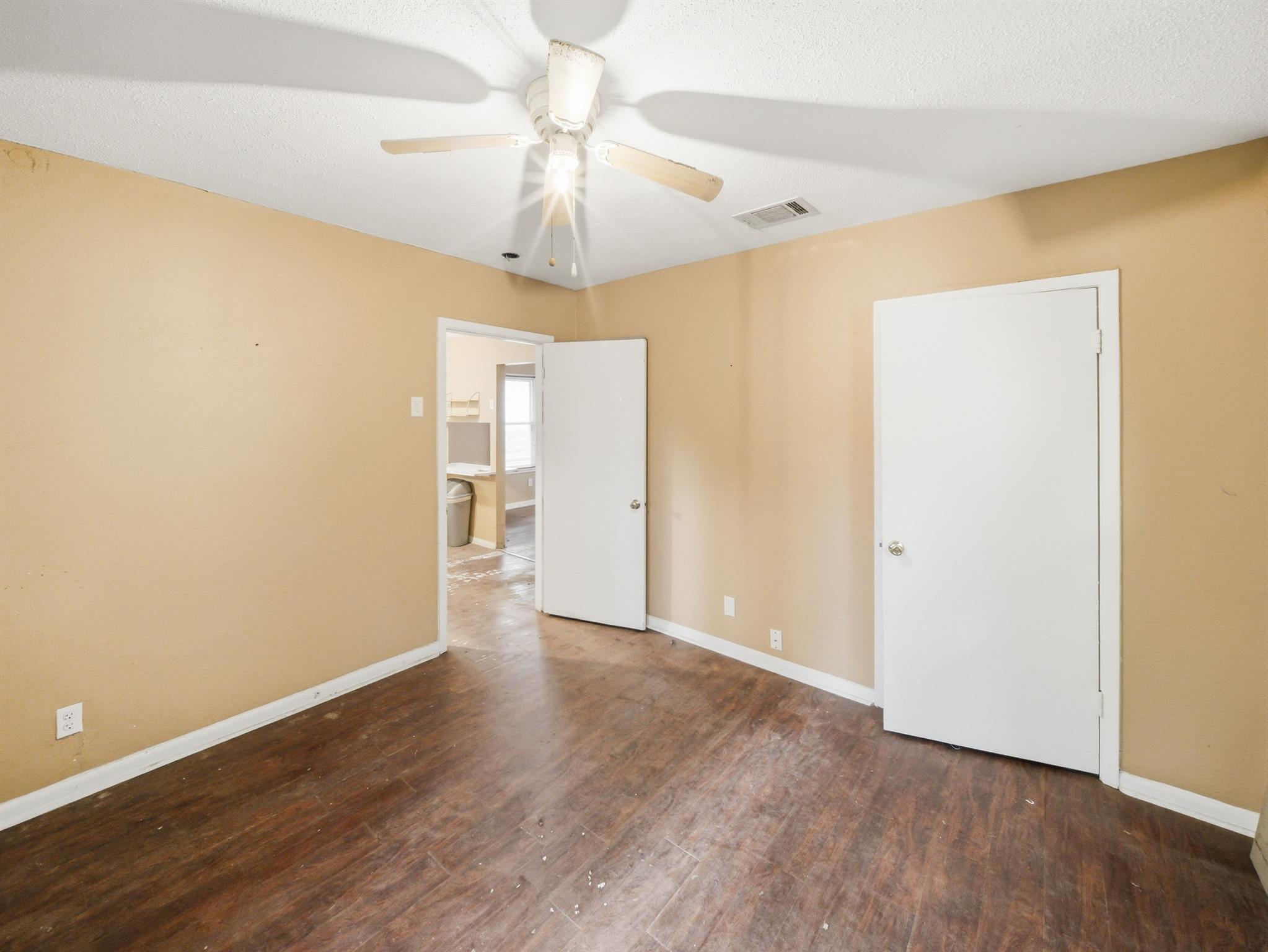 1507 1/2 Holly ST