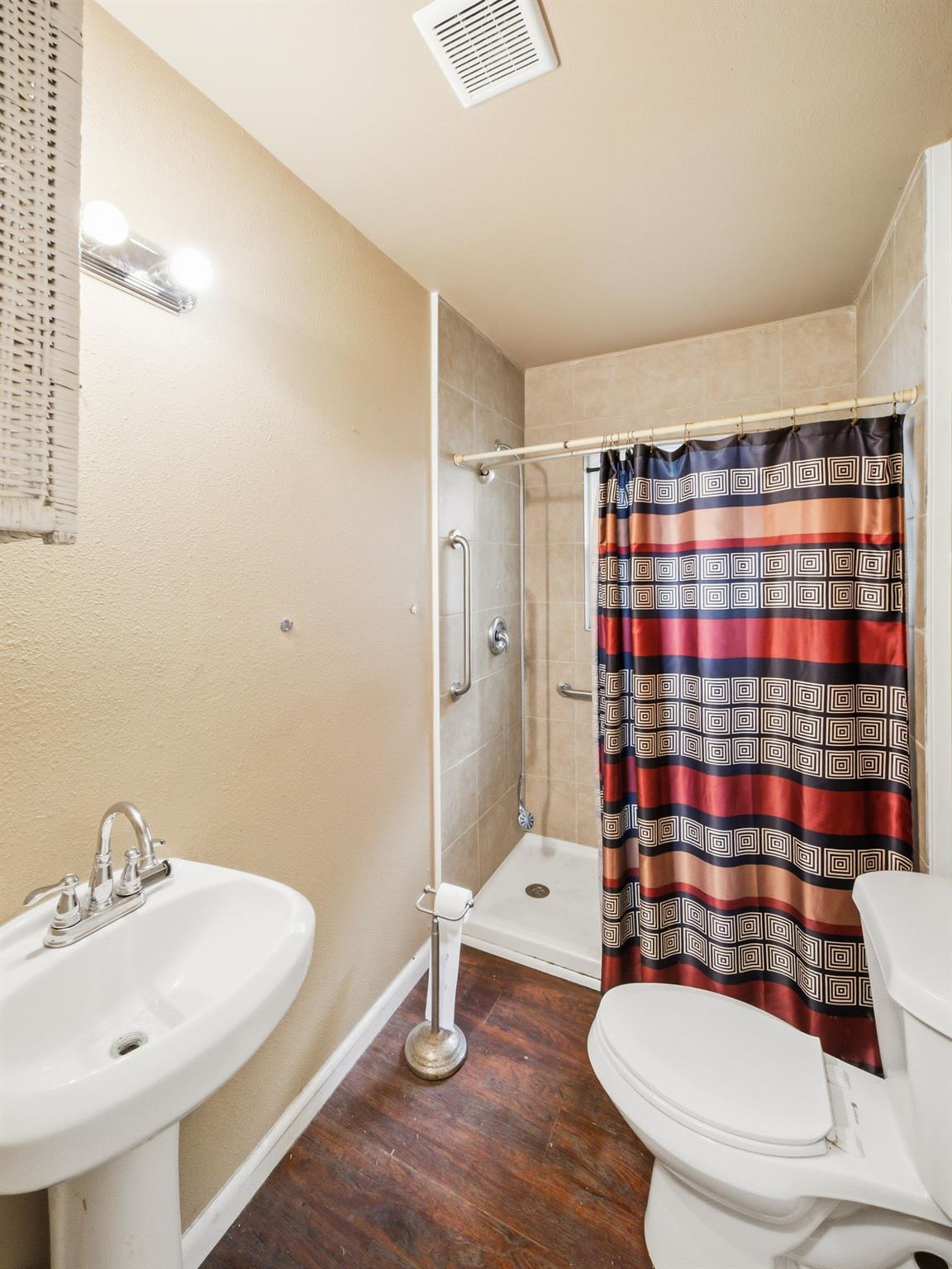 1507 1/2 Holly ST