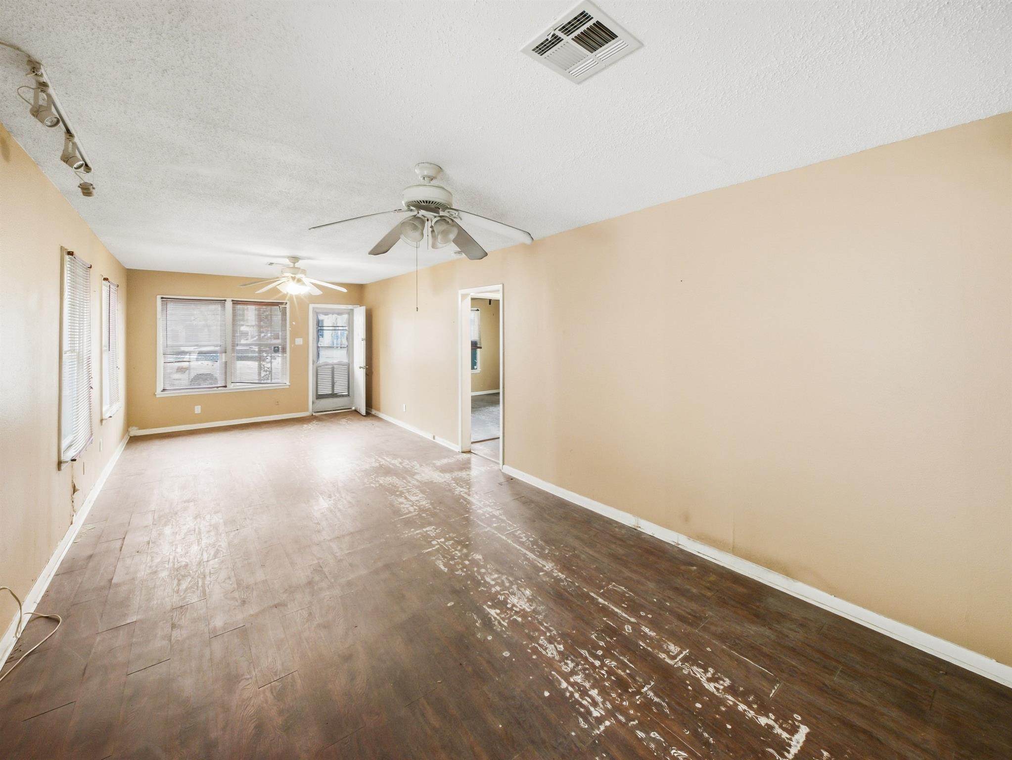 1507 1/2 Holly ST
