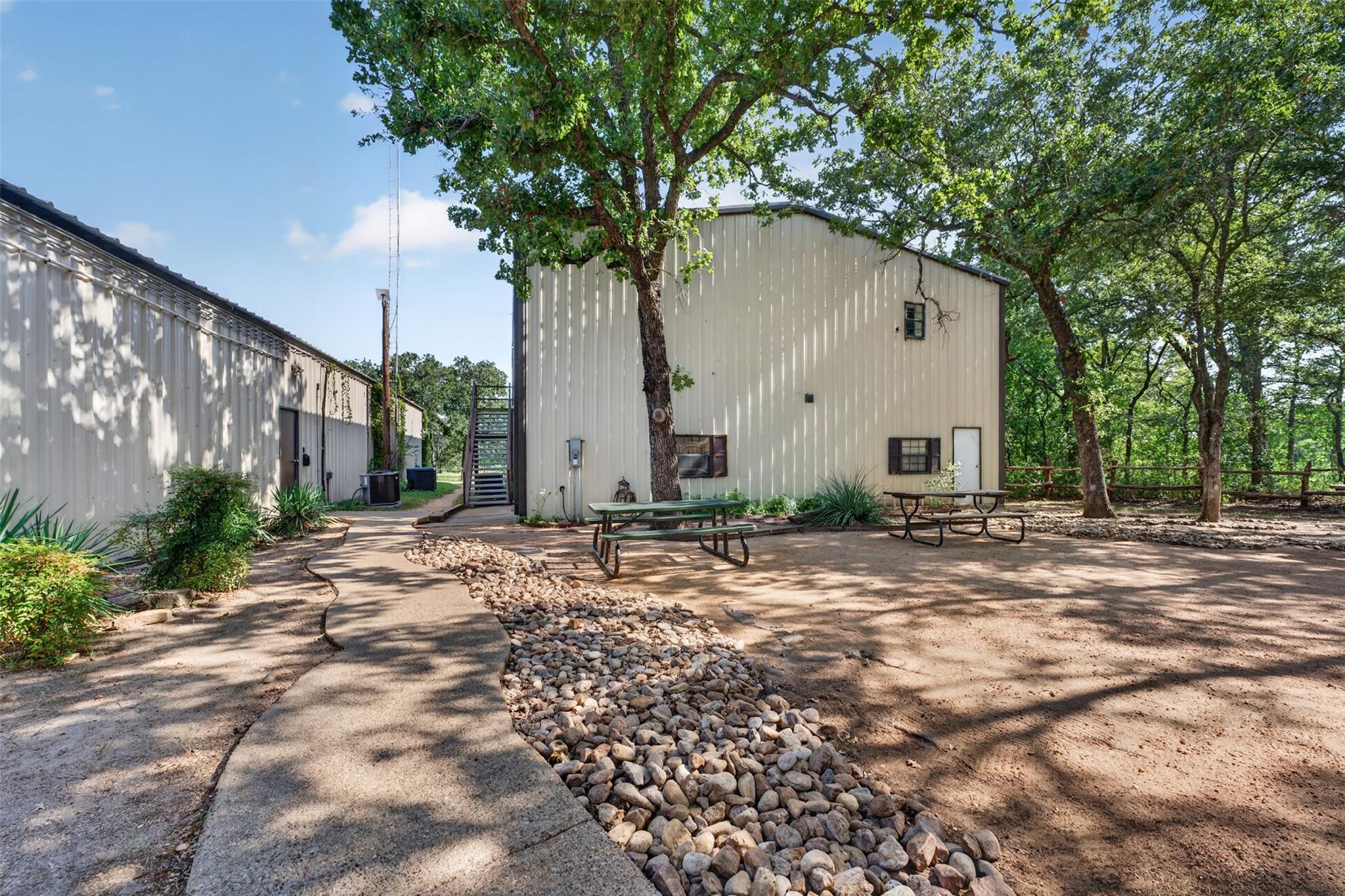 2274 County Road 203 LOOP