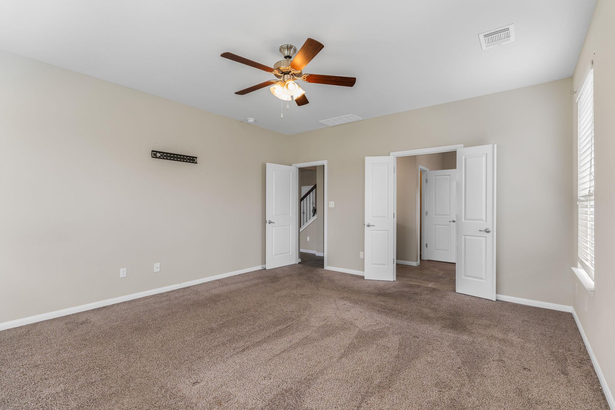301 Rimrock CT