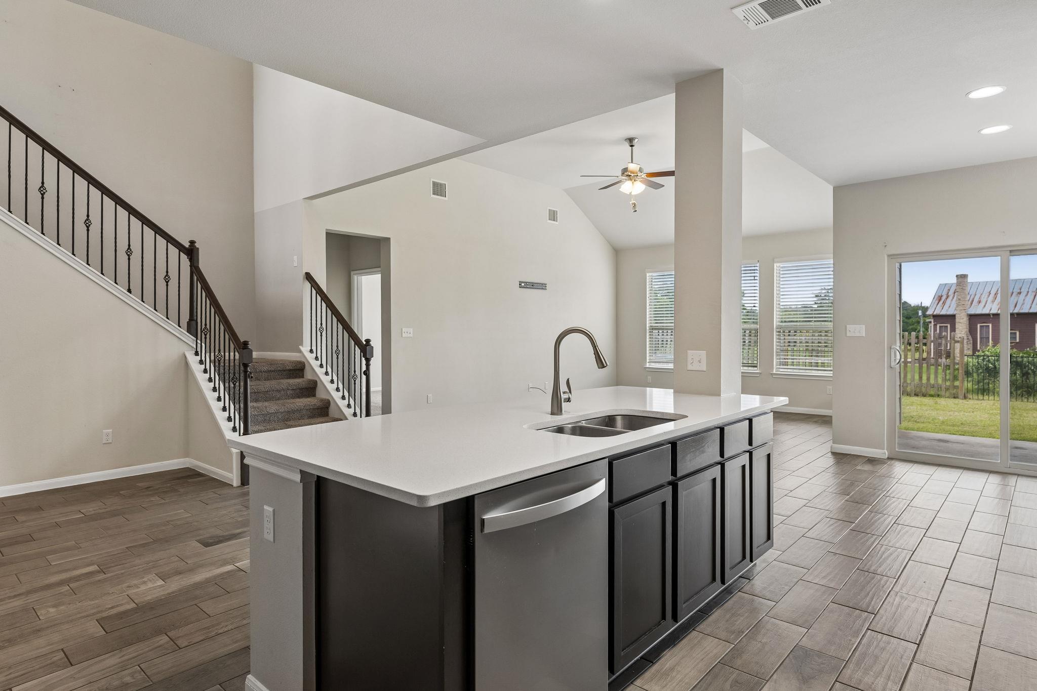 301 Rimrock CT