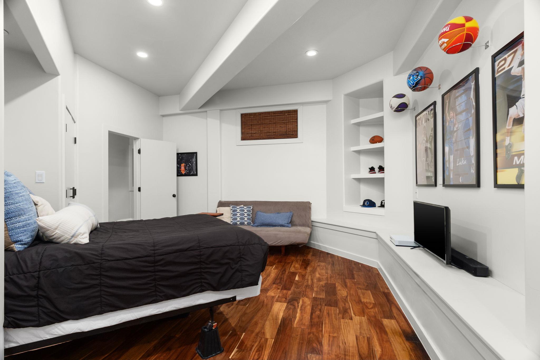 7626 Parkview CIR