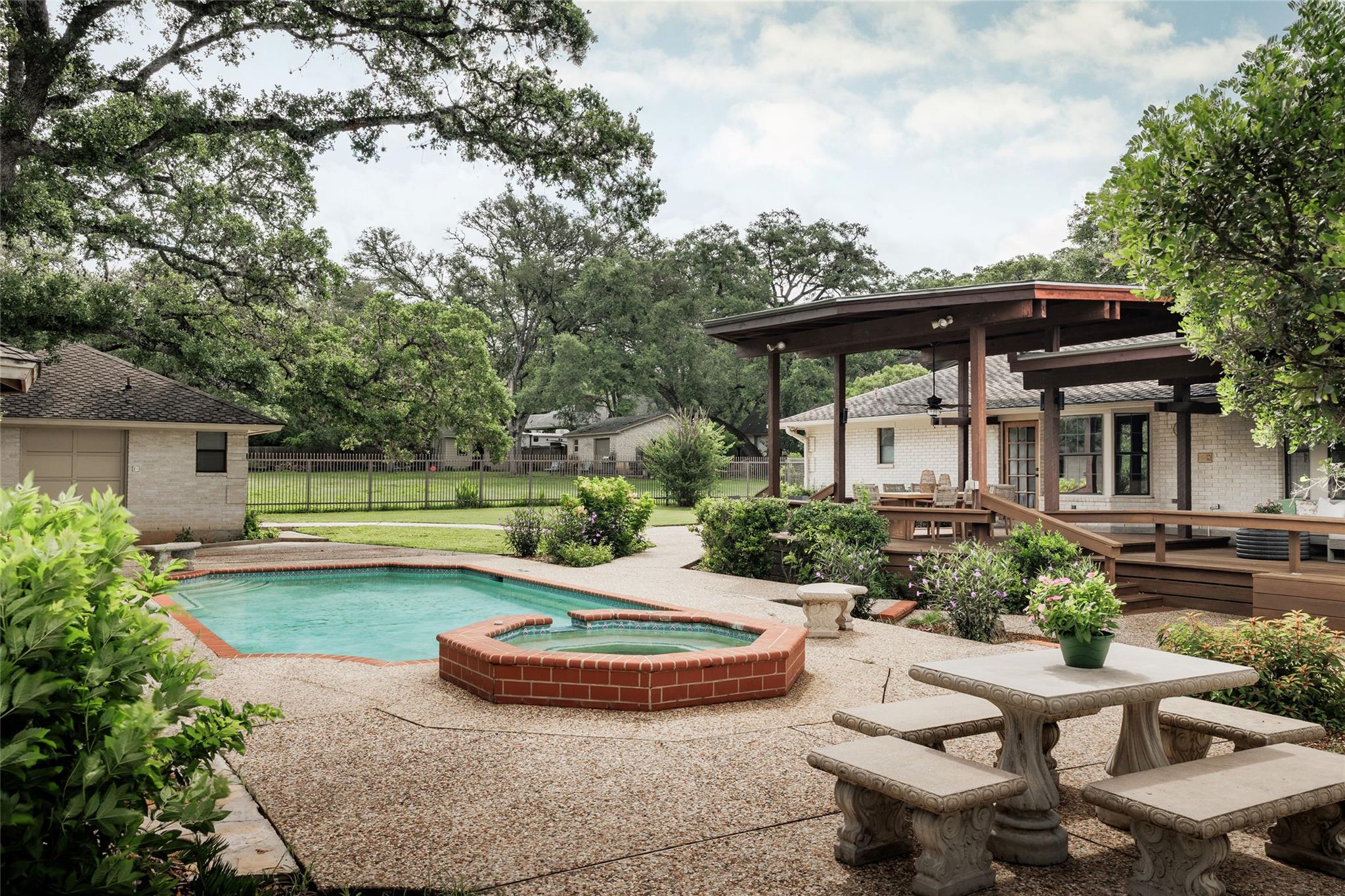 9279 Garden Ridge DR