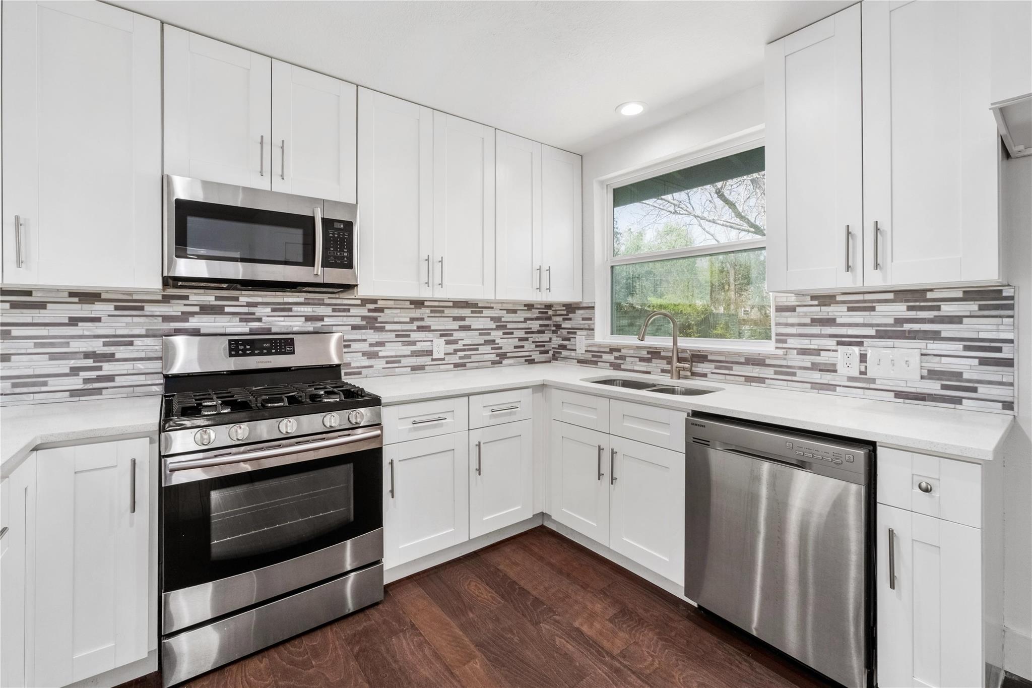 6414 Kenilworth DR