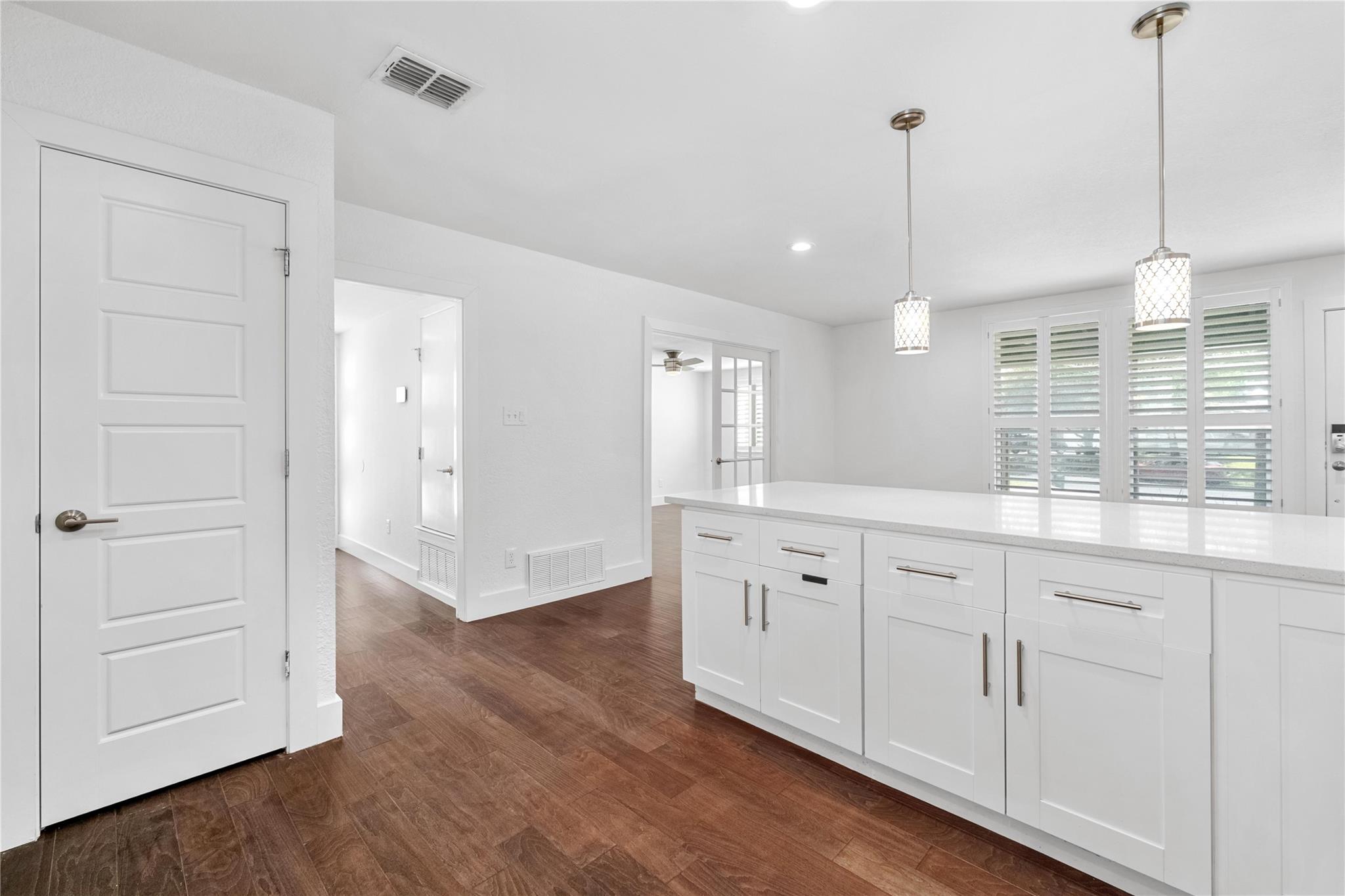 6414 Kenilworth DR
