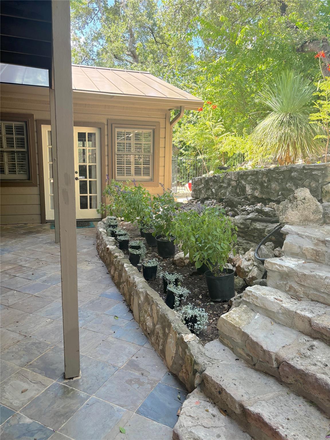 806 Rock Creek DR