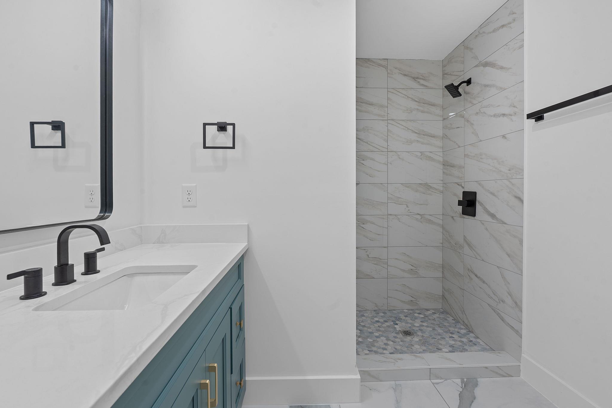 143 Onini CT