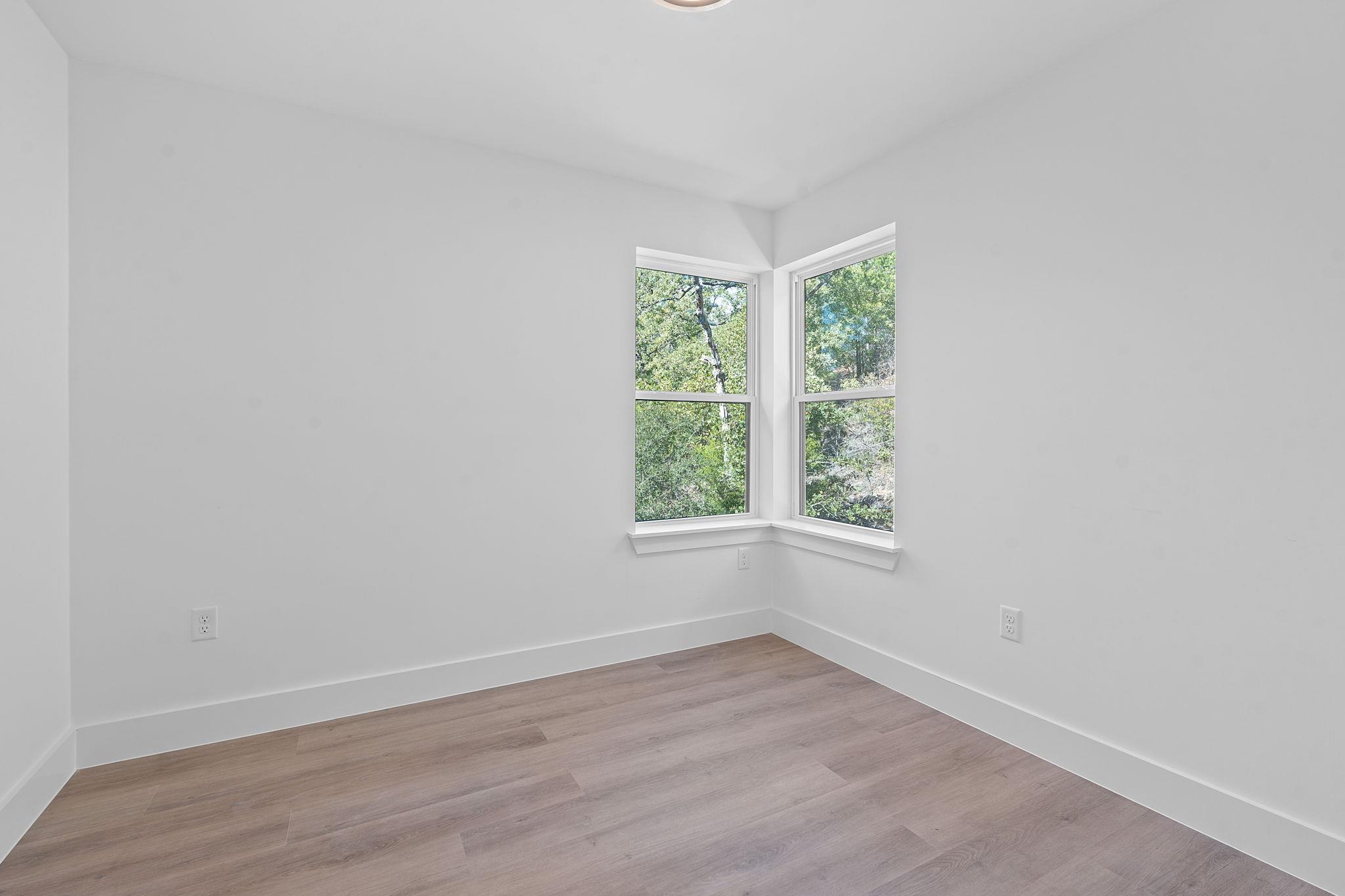 143 Onini CT