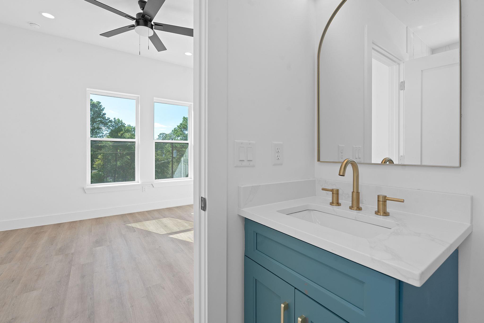 143 Onini CT