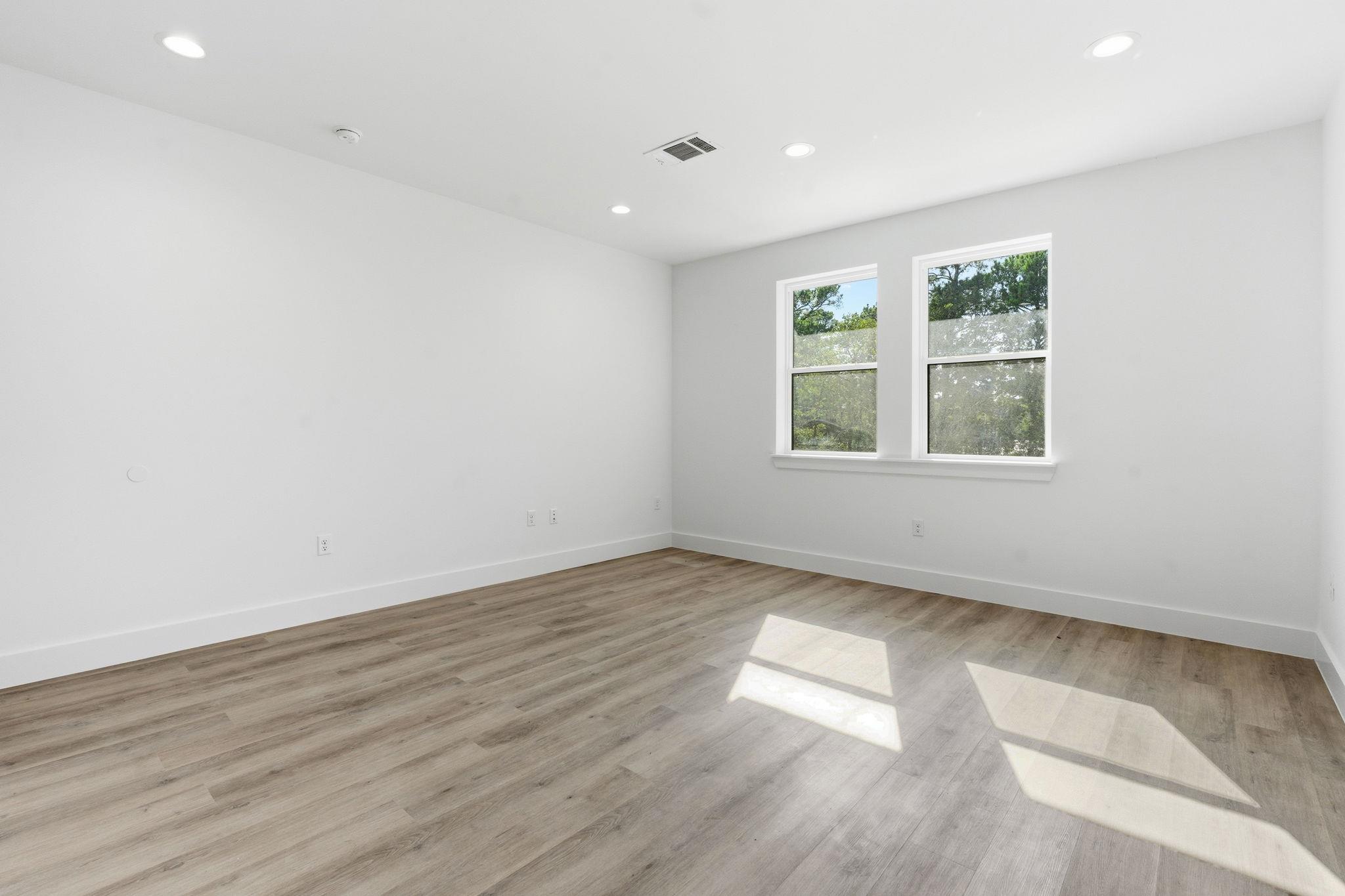 143 Onini CT