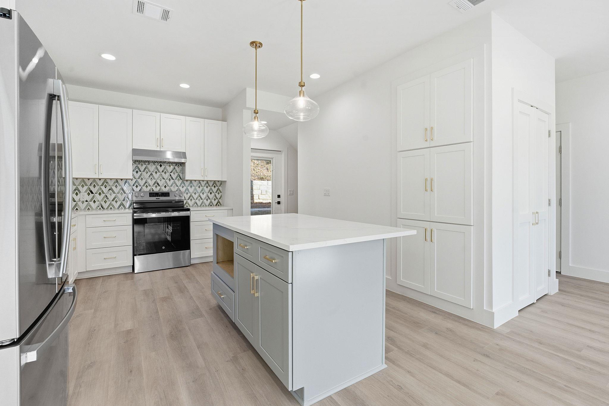 143 Onini CT