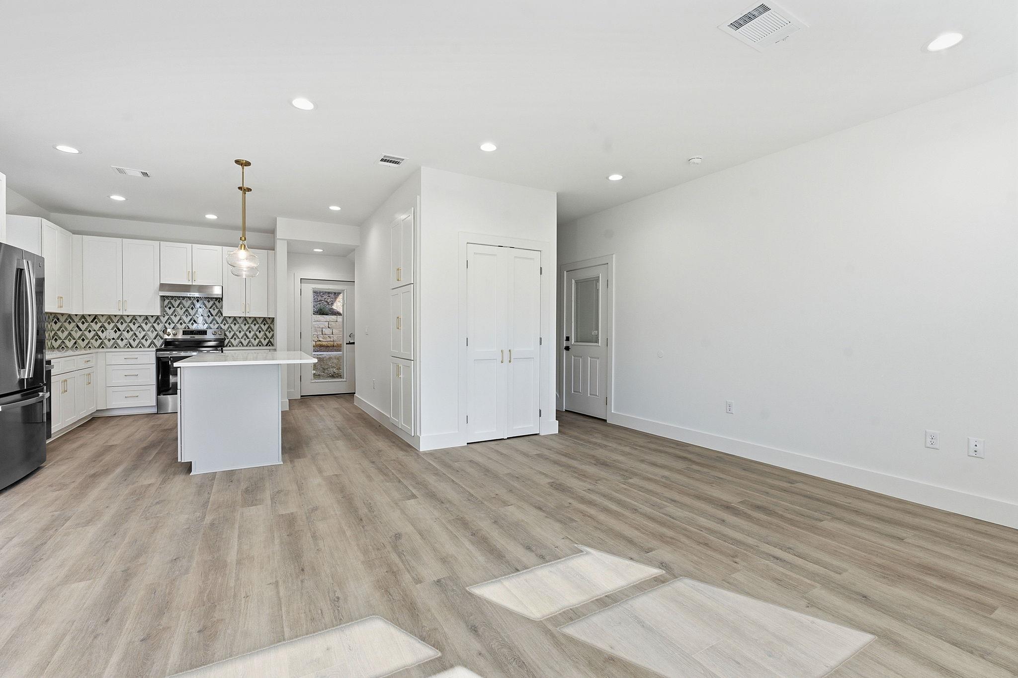 143 Onini CT