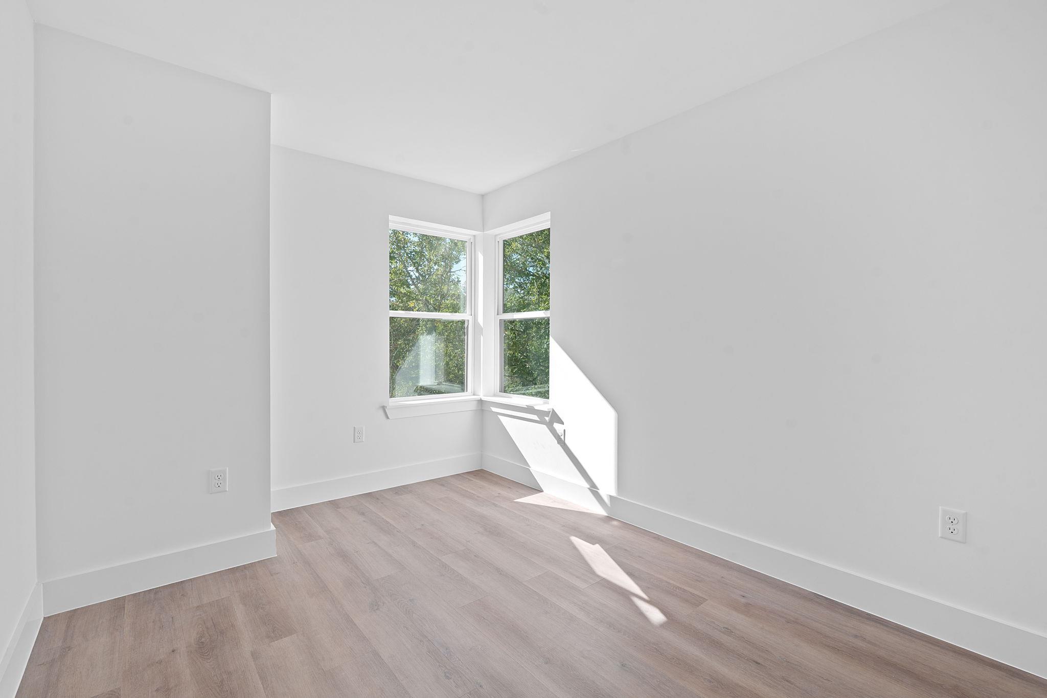 143 Onini CT
