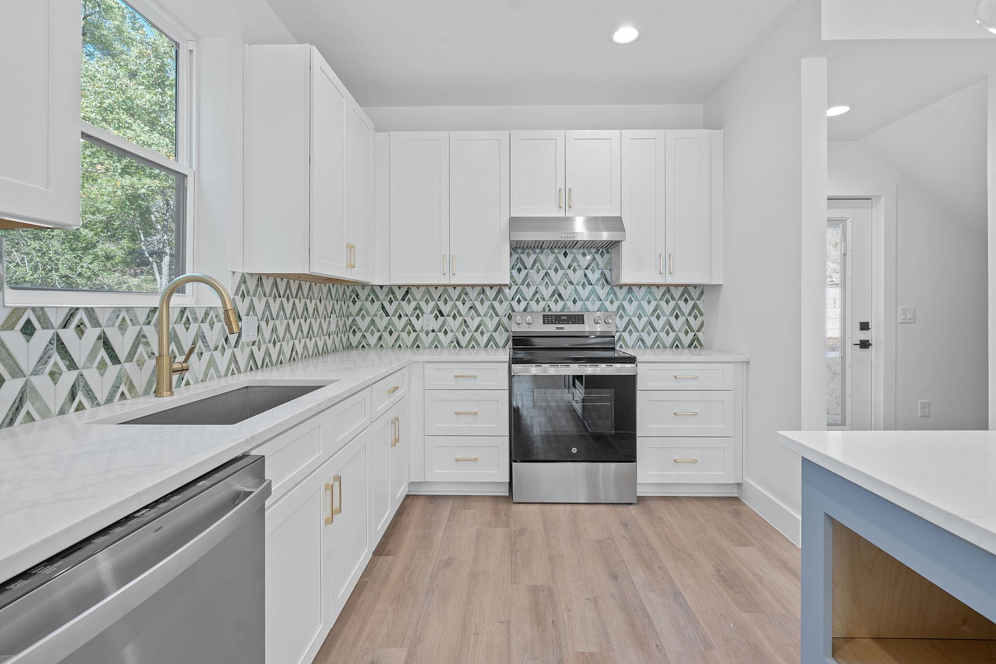 143 Onini CT