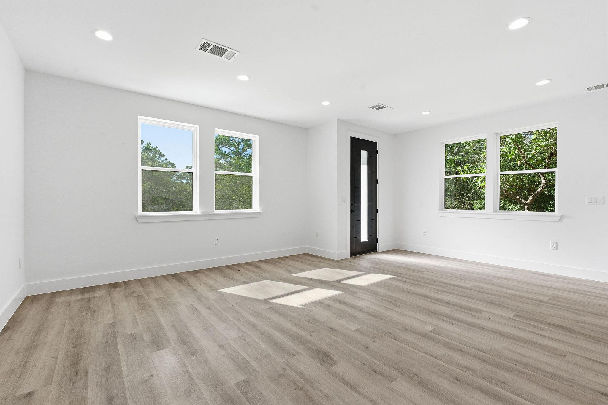 143 Onini CT