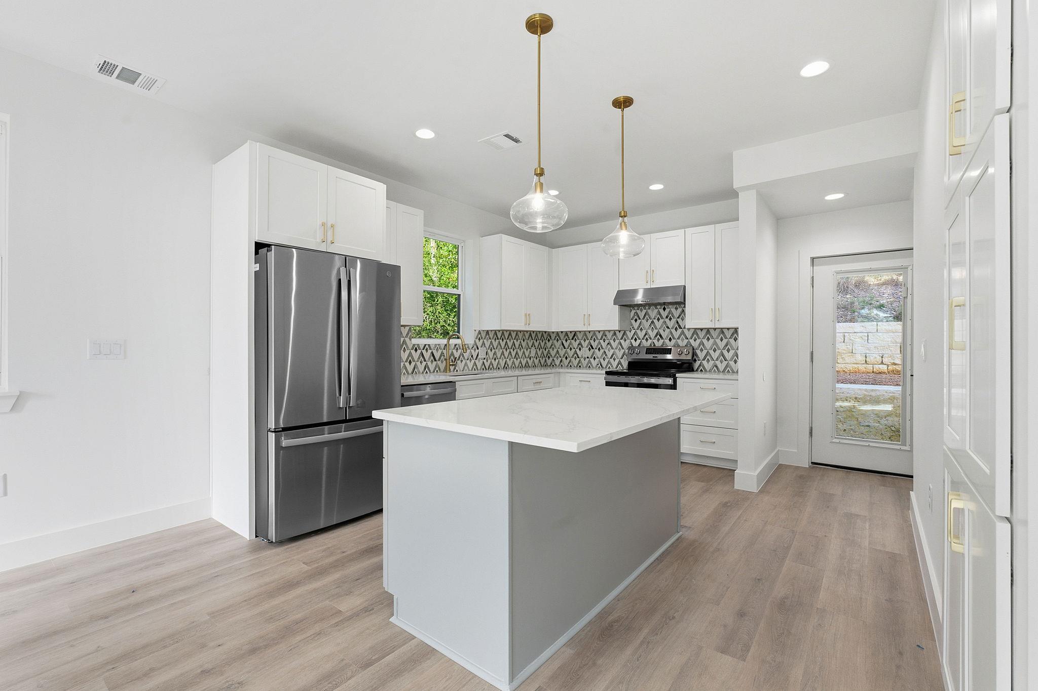 143 Onini CT