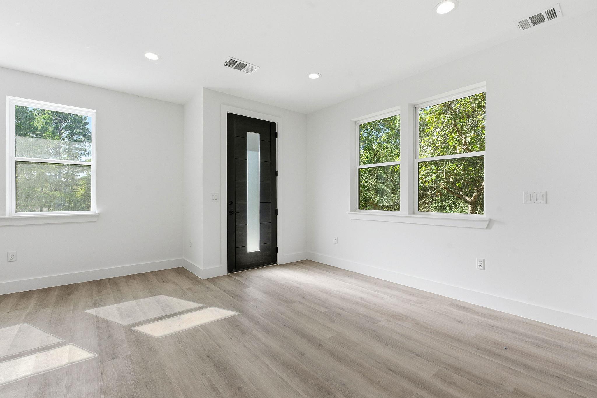 143 Onini CT