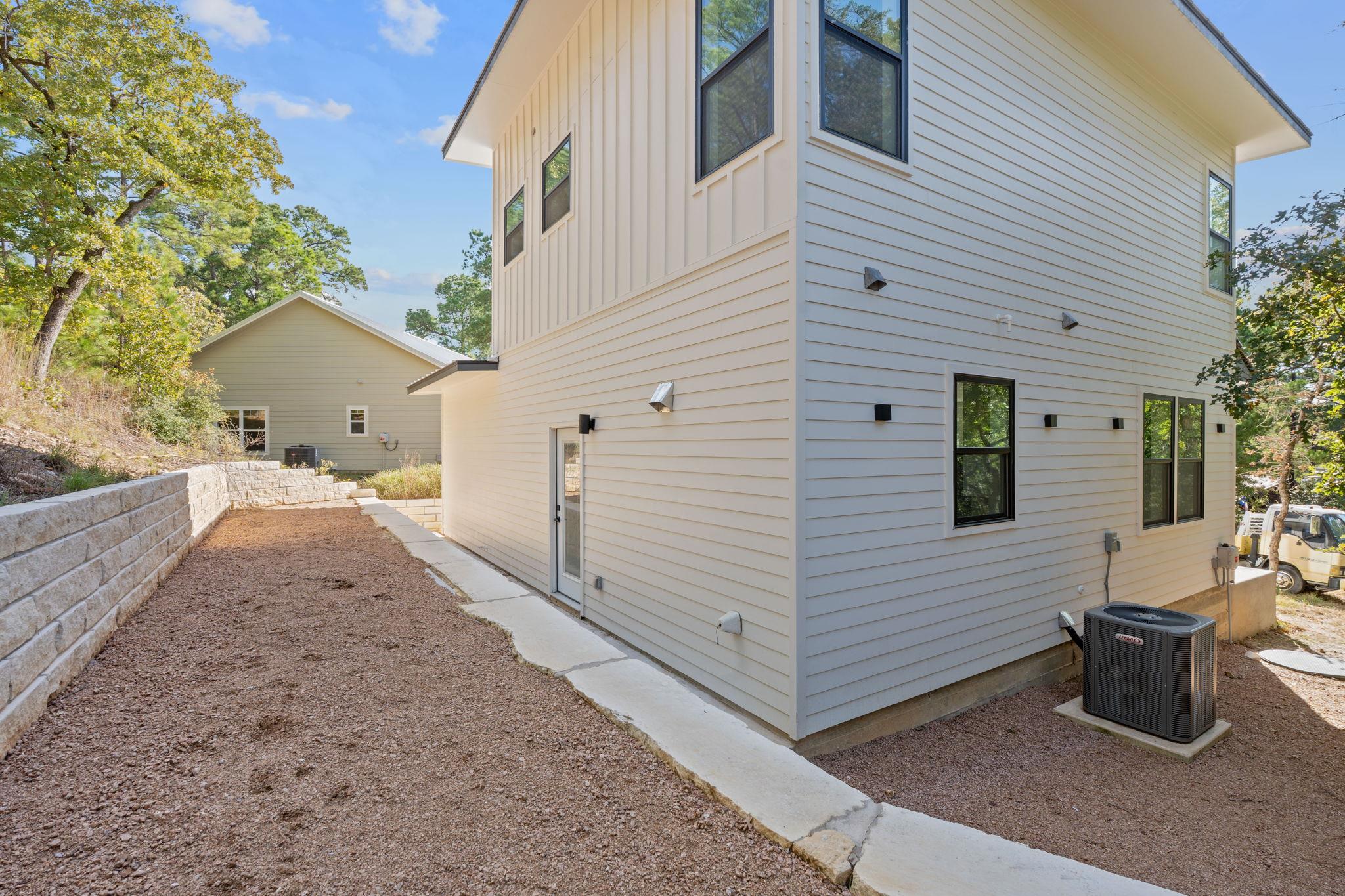 143 Onini CT