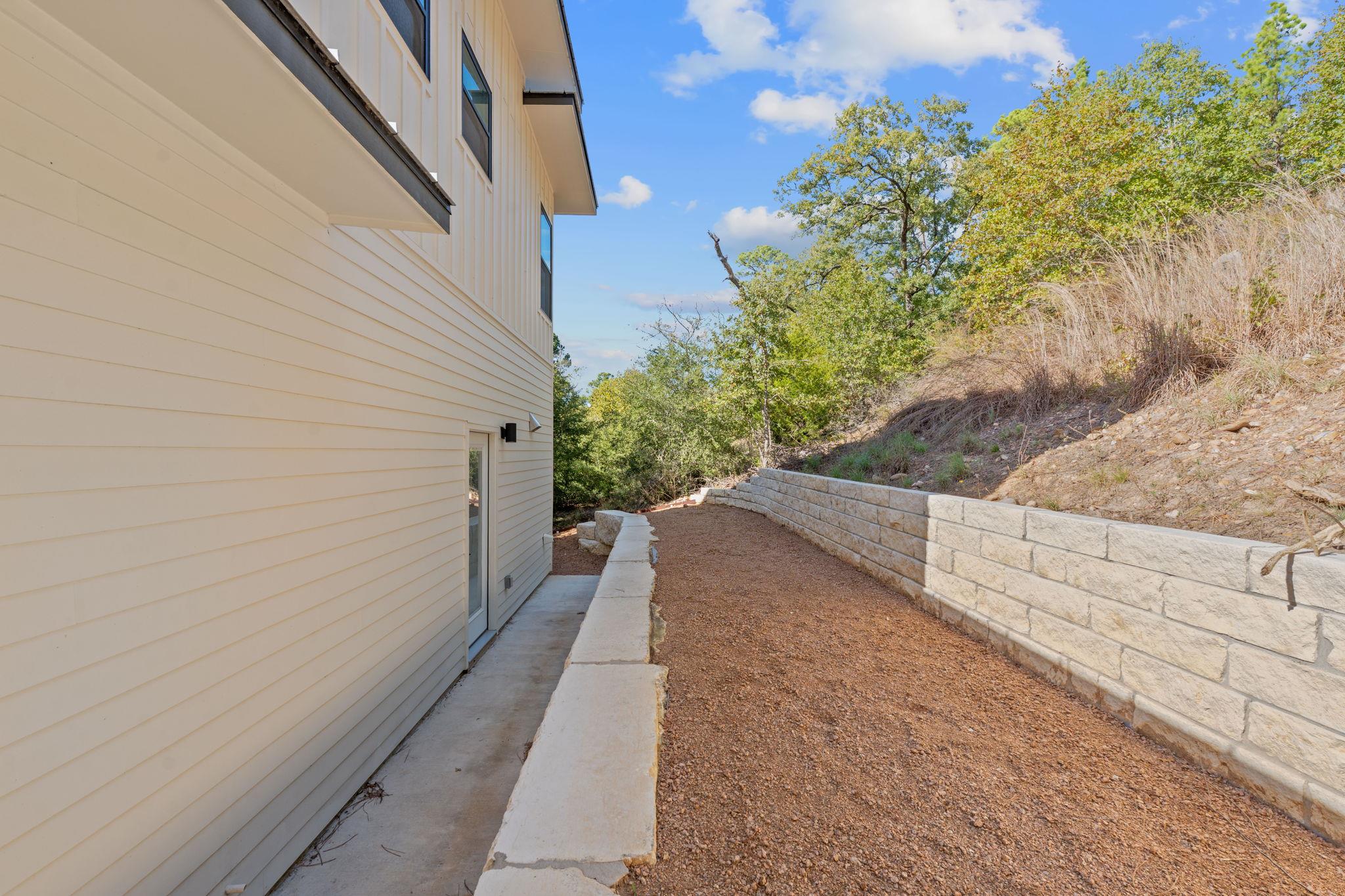 143 Onini CT
