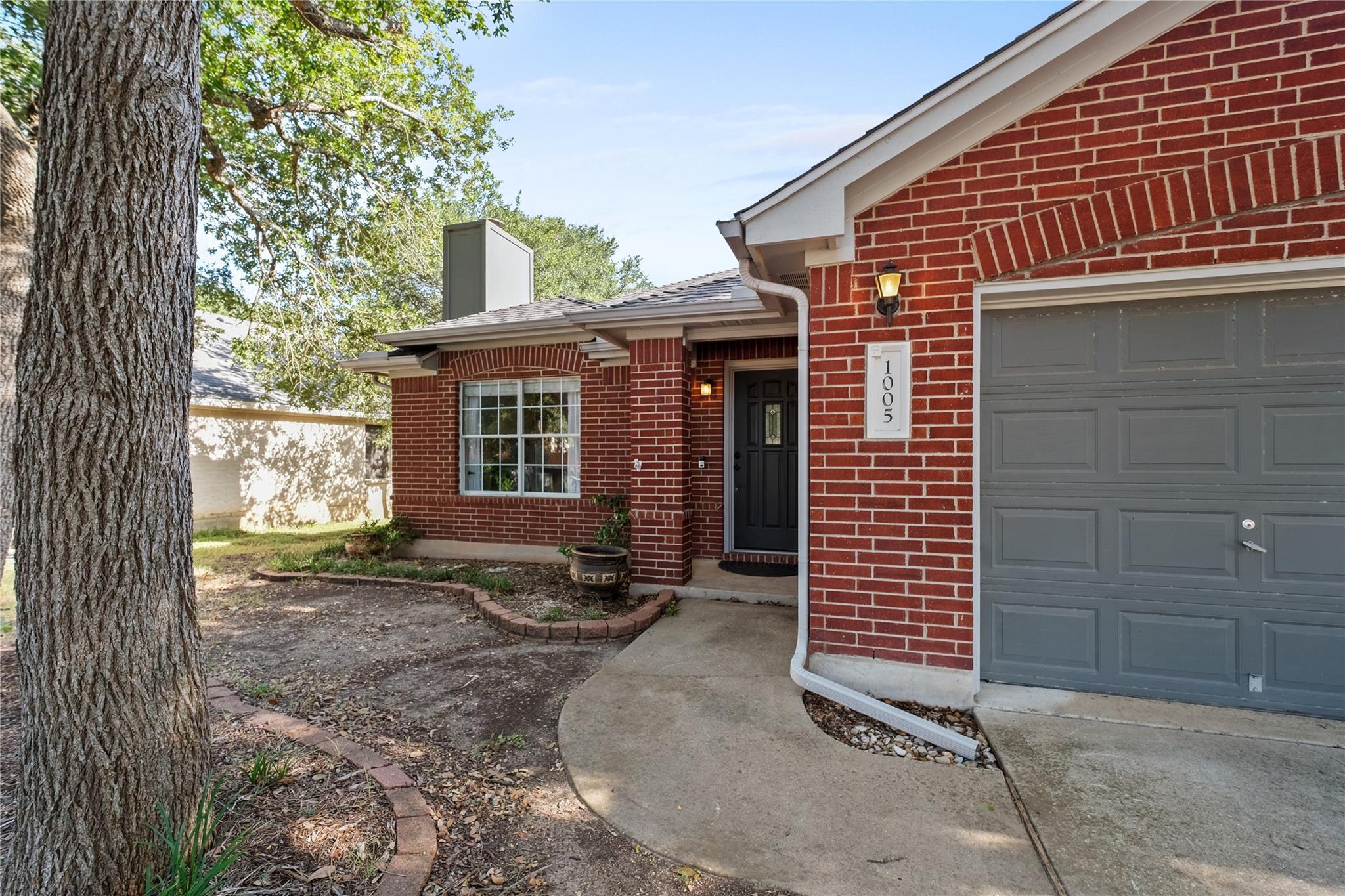 1005 Haleys Way DR