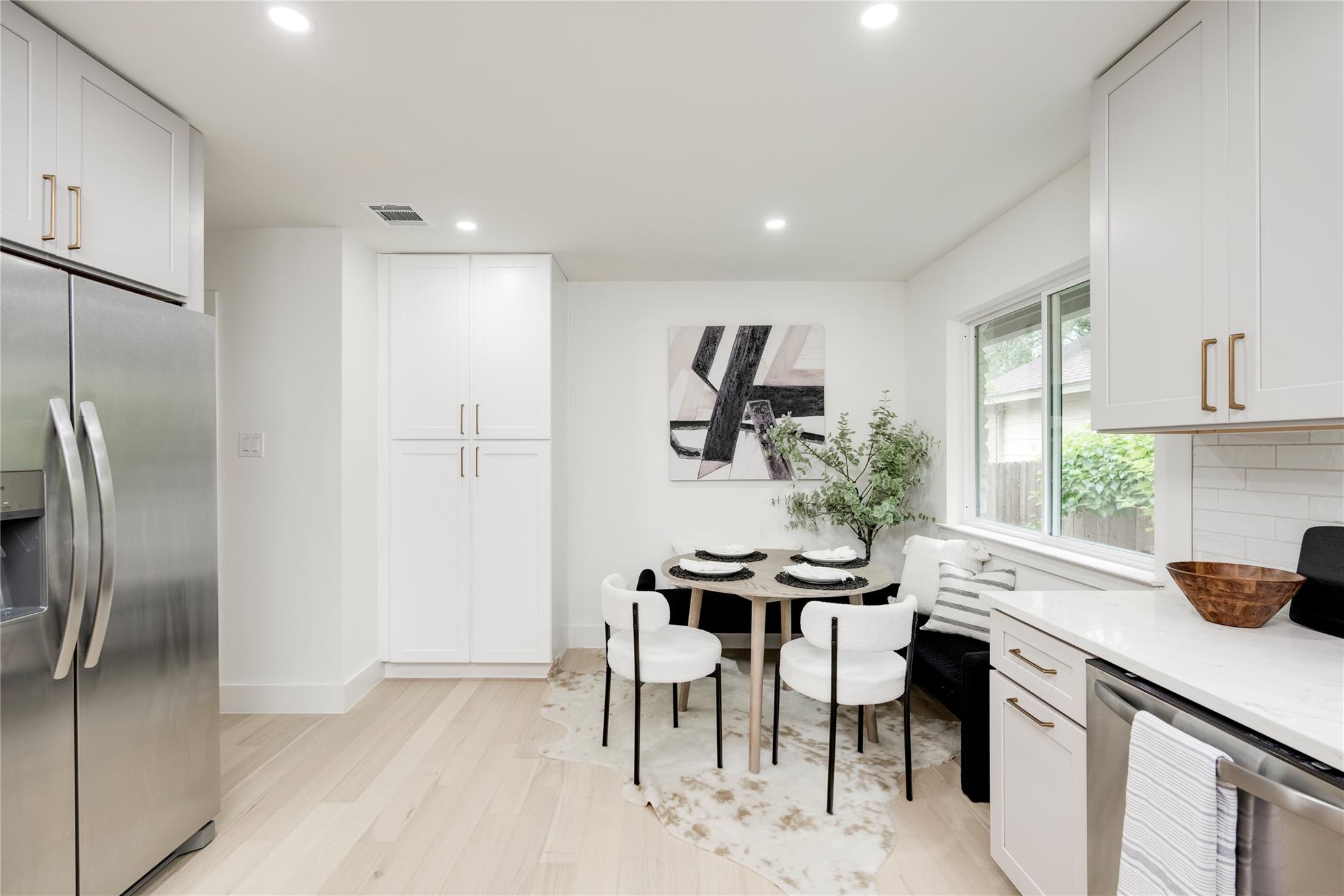 12044 Lincolnshire DR
