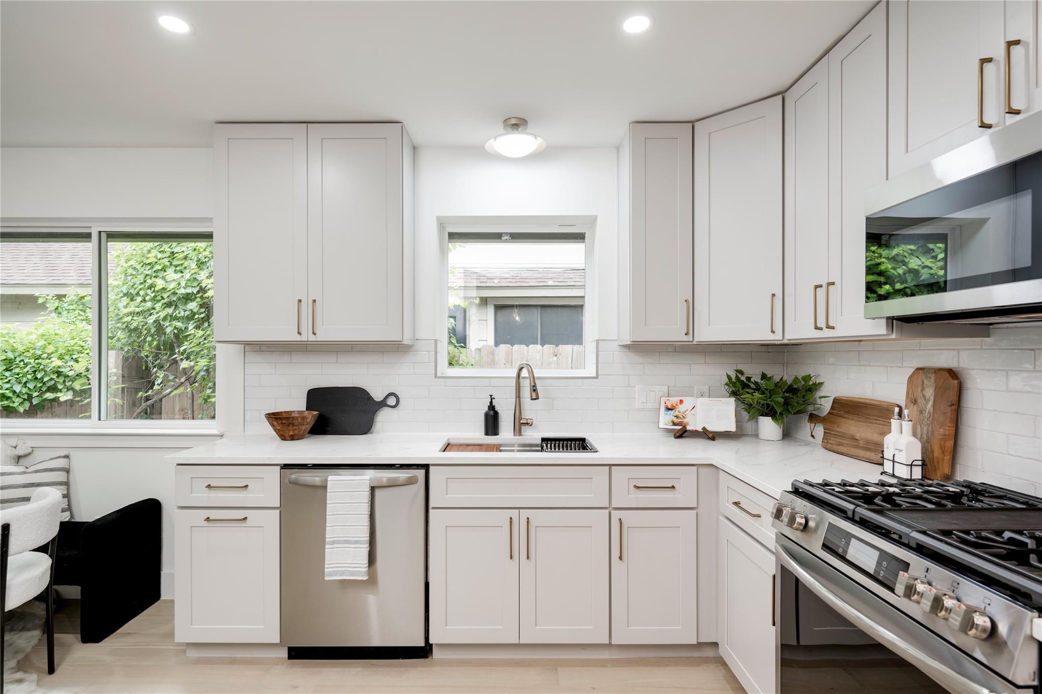 12044 Lincolnshire DR