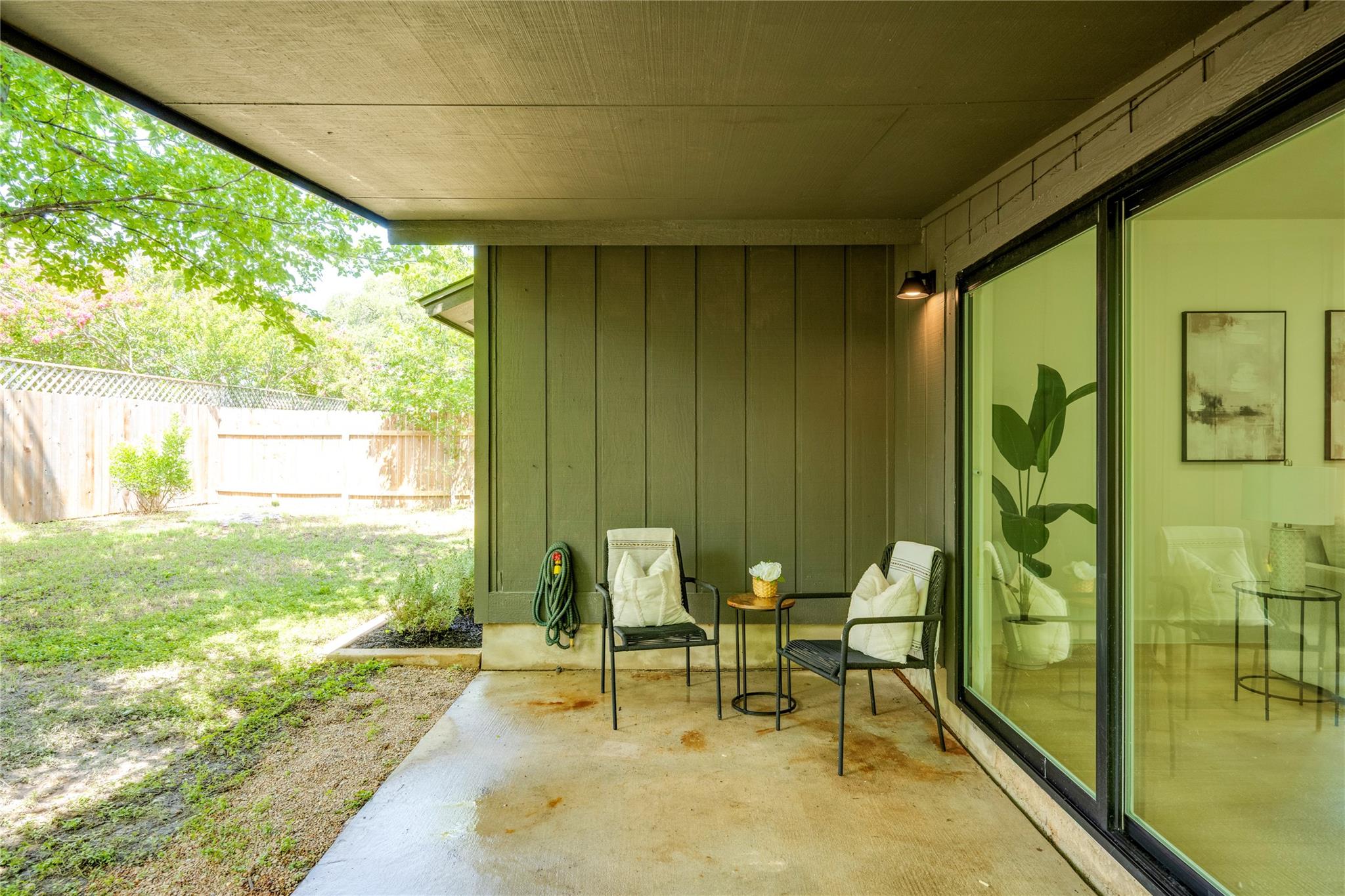 12044 Lincolnshire DR