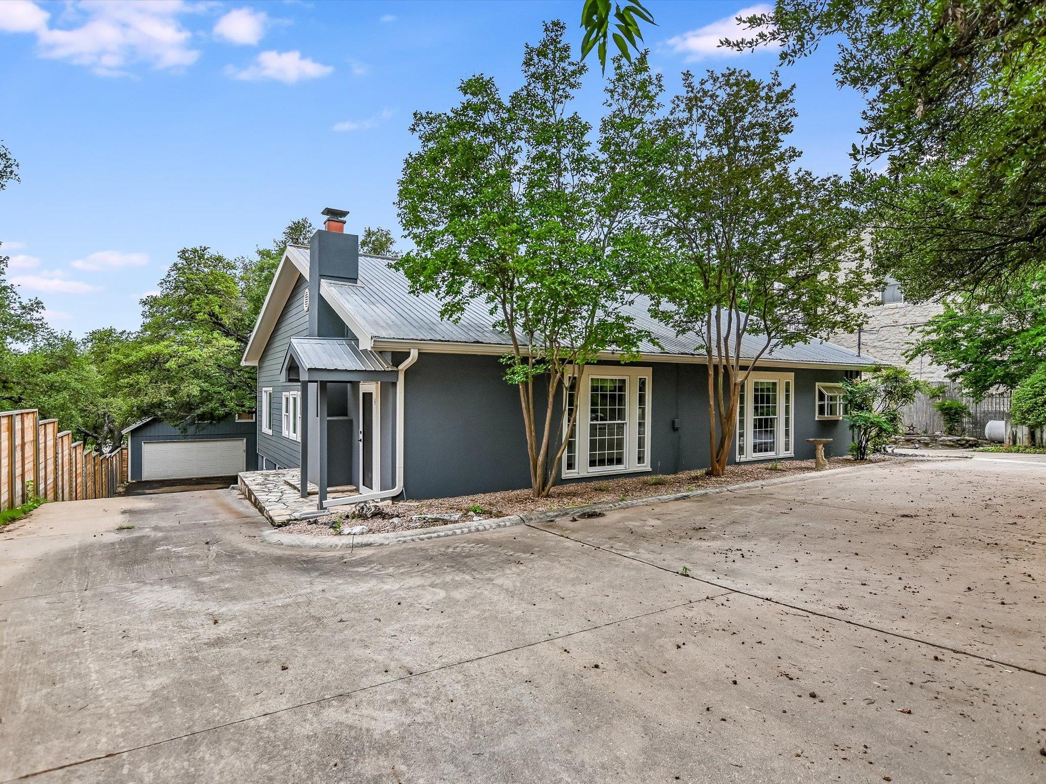 6111 Hudson Bend RD RD