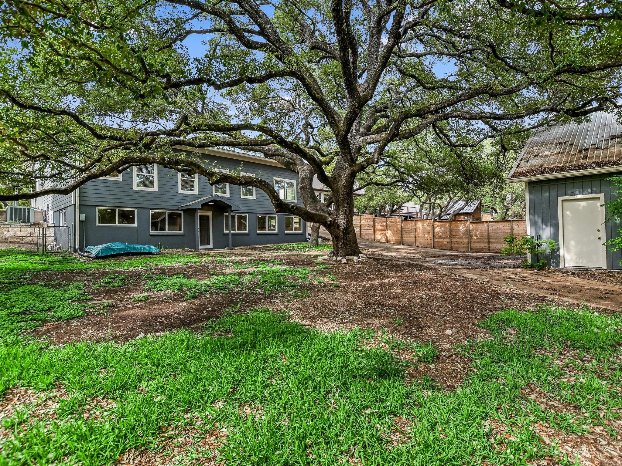 6111 Hudson Bend RD RD