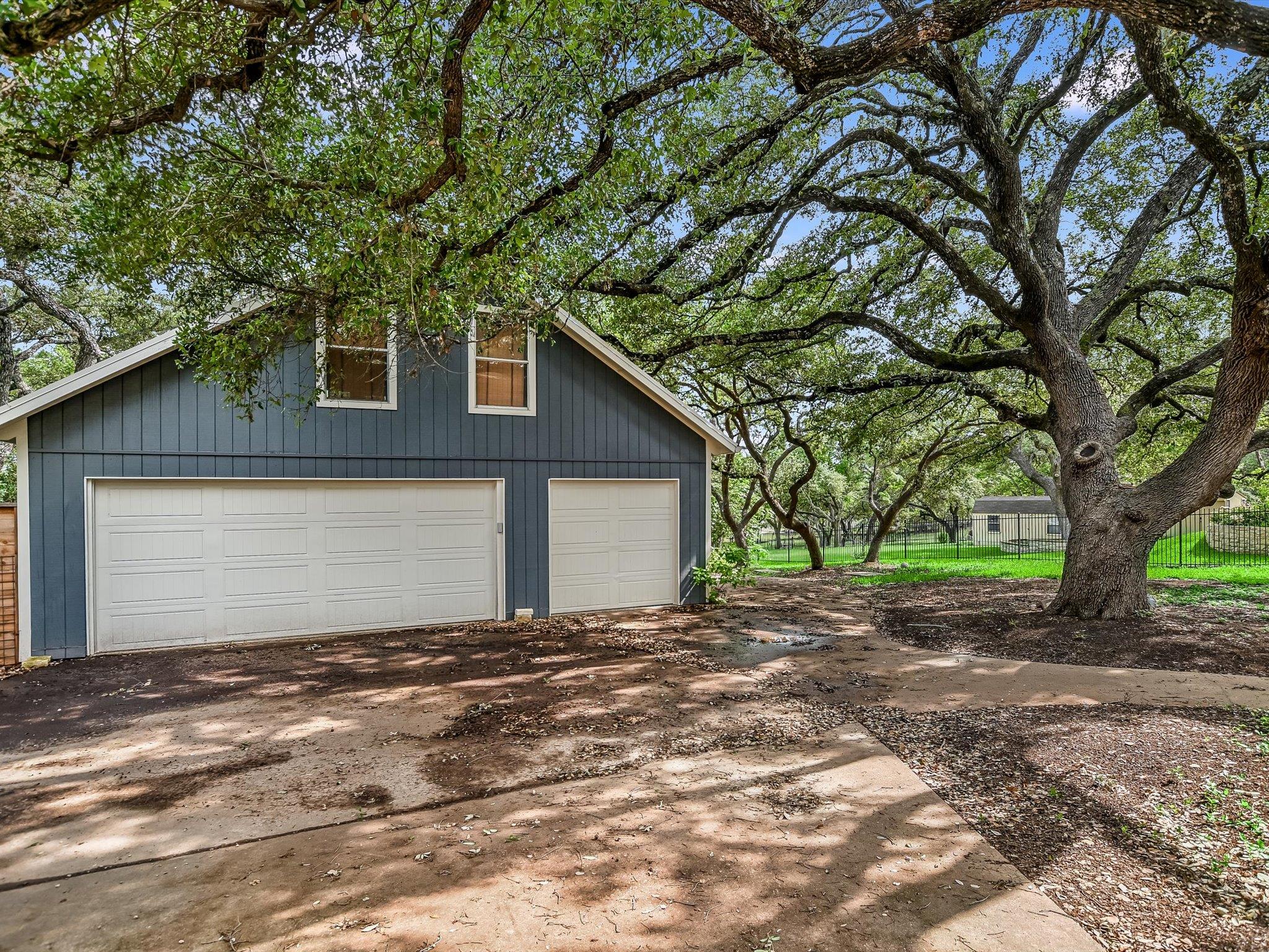 6111 Hudson Bend RD RD