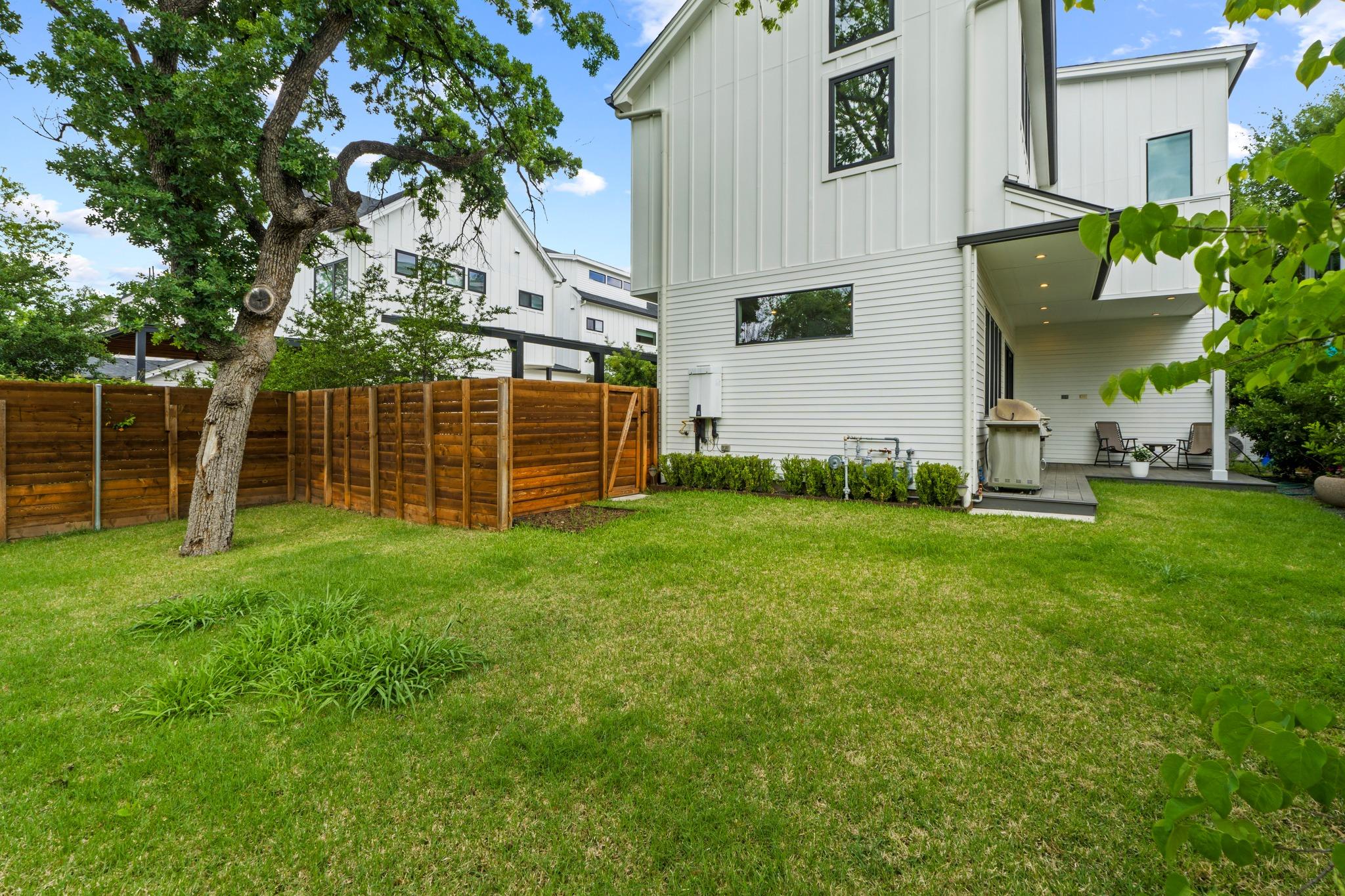 1201 W 39th 1/2 ST # B
