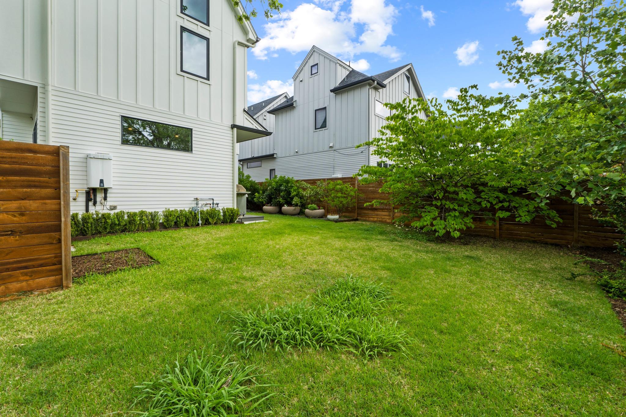 1201 W 39th 1/2 ST # B
