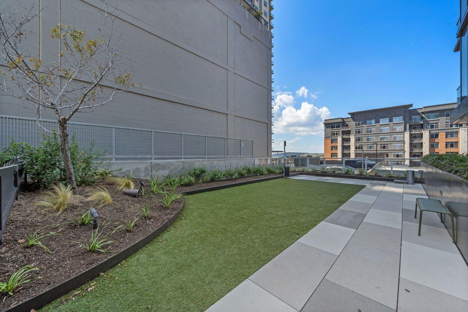 48 East Ave # 2906