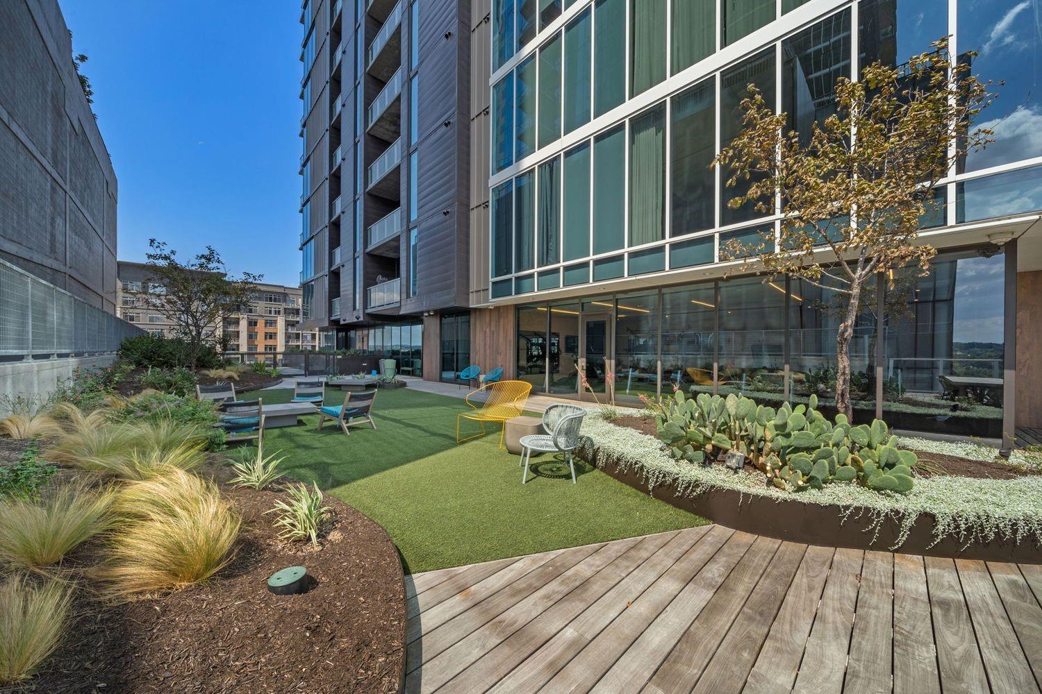 48 East Ave # 2906