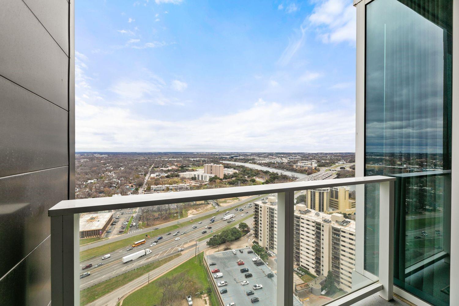 48 East Ave # 2906