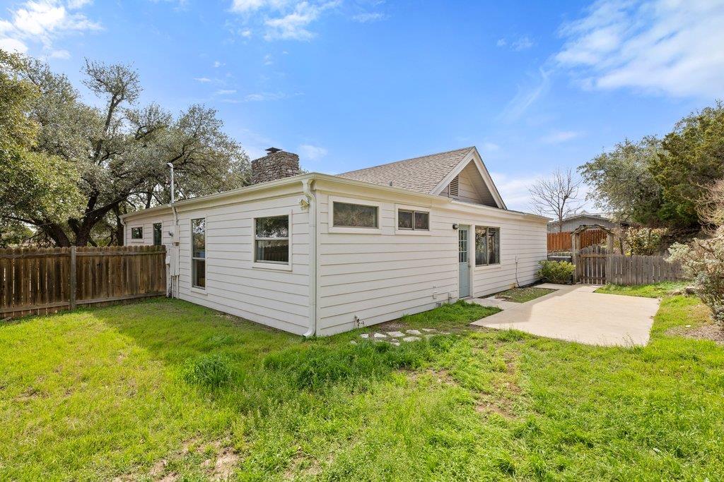 411 Lakeway DR