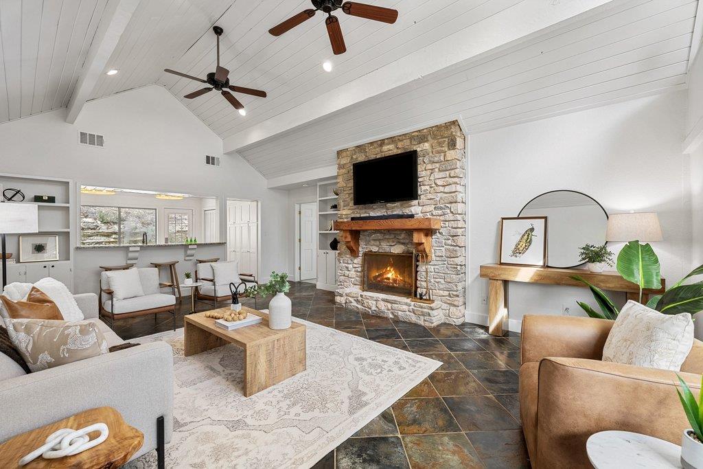 411 Lakeway DR
