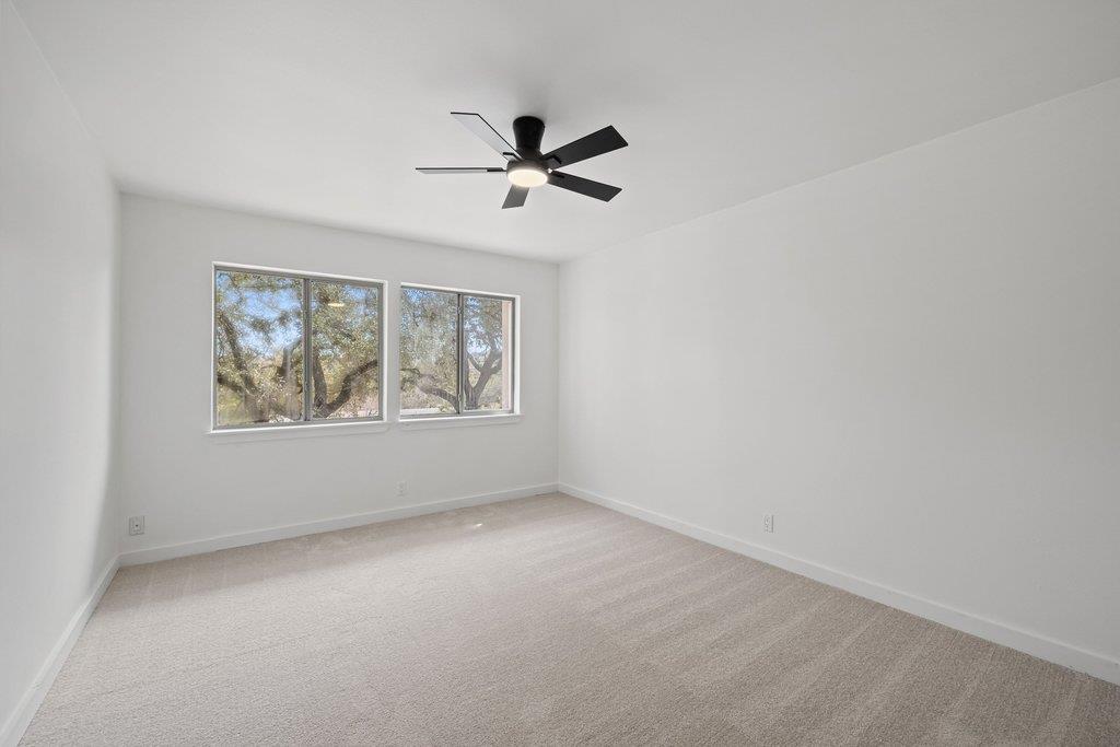 411 Lakeway DR