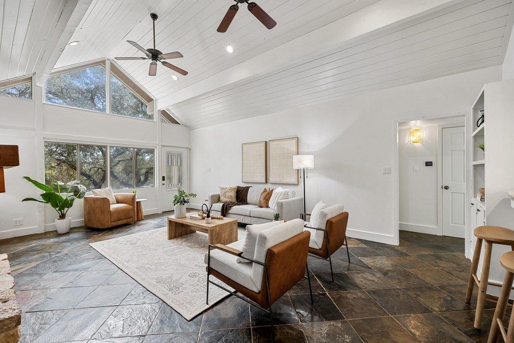 411 Lakeway DR