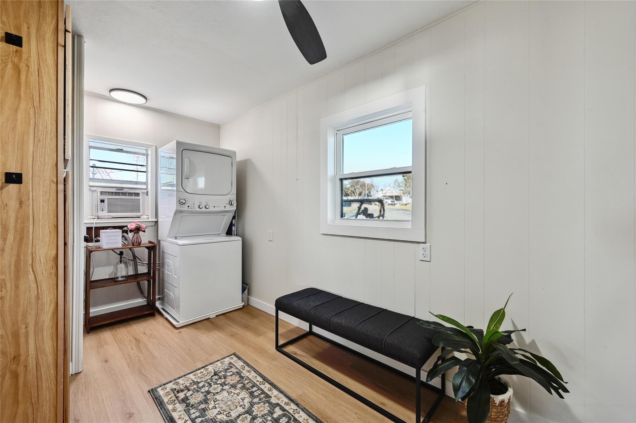 611 Lakeshore LOOP