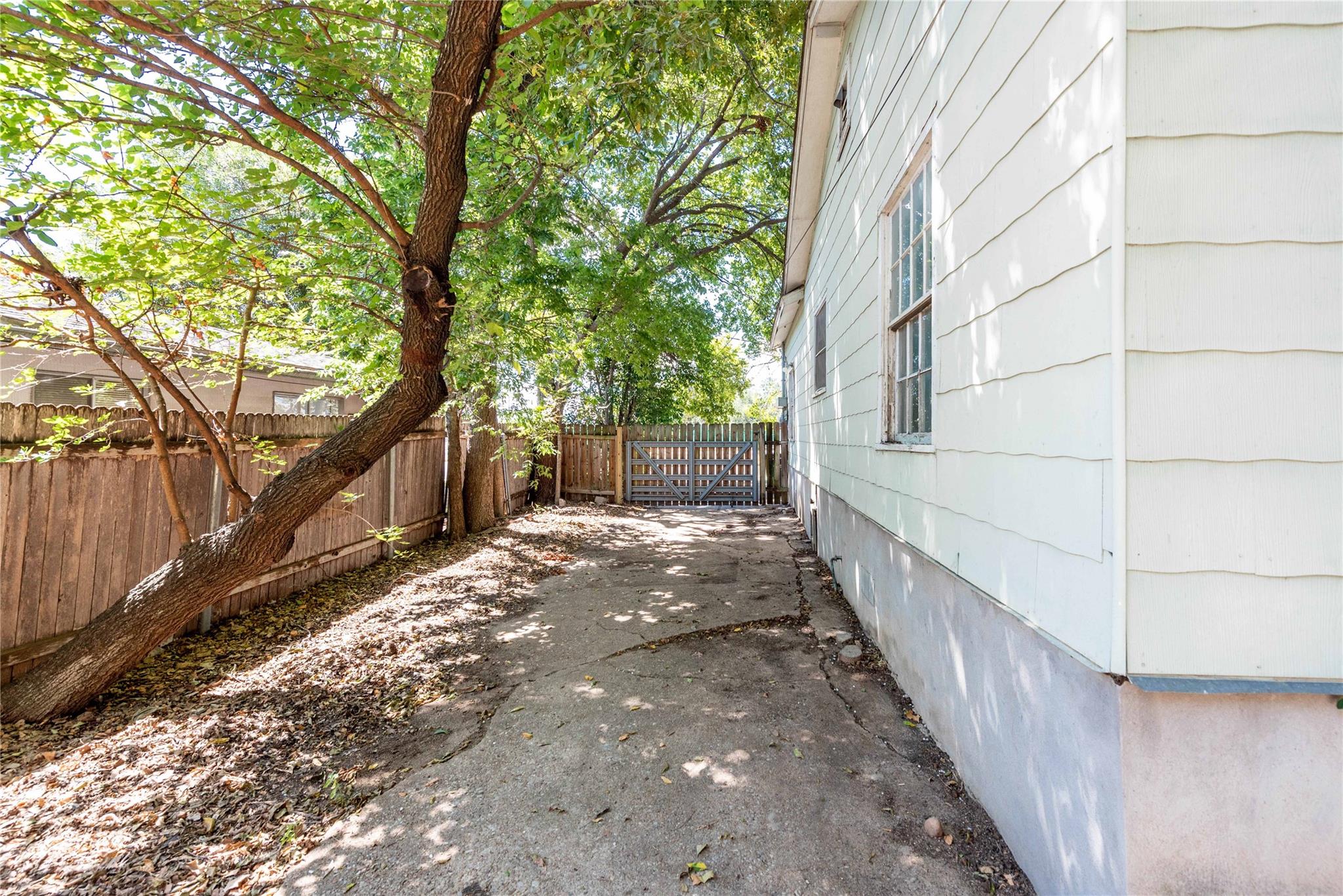 218 W 51st Street ST