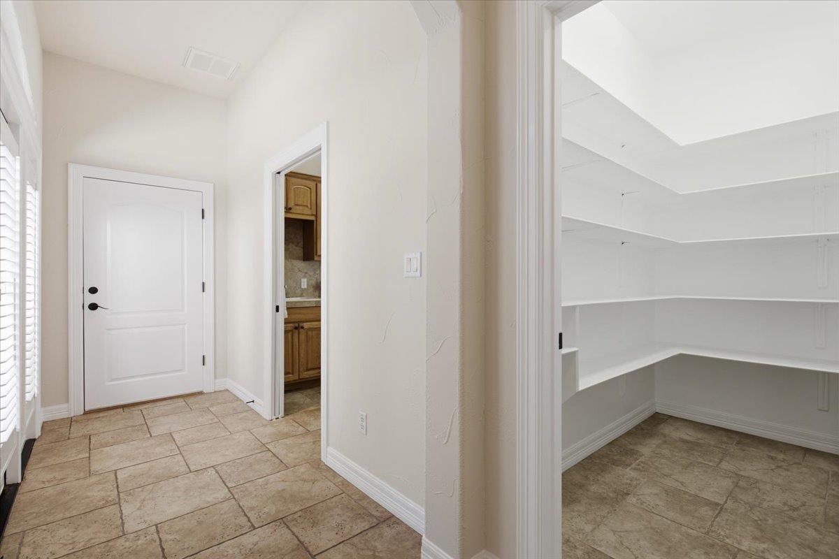 2708 Springwood LN