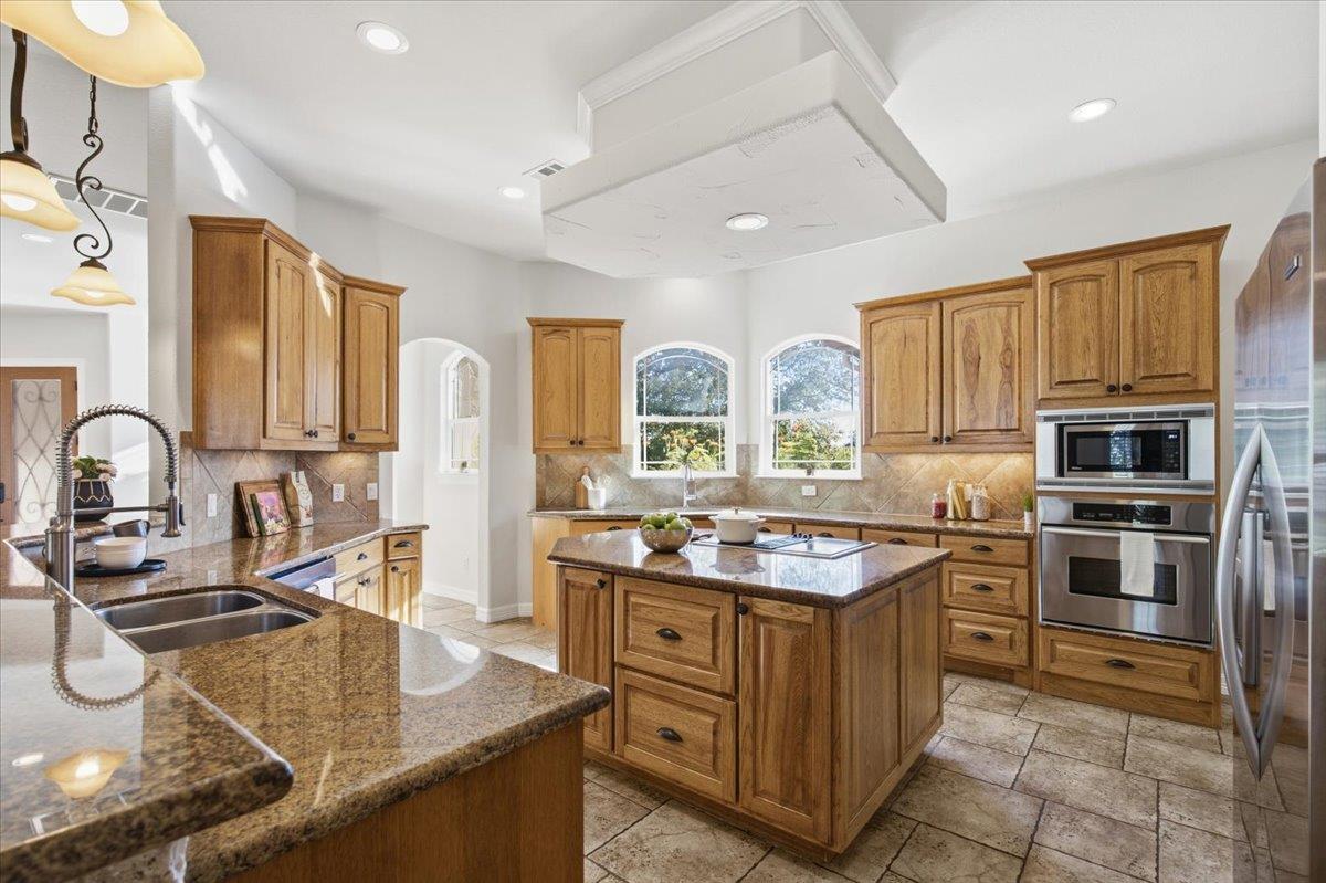 2708 Springwood LN