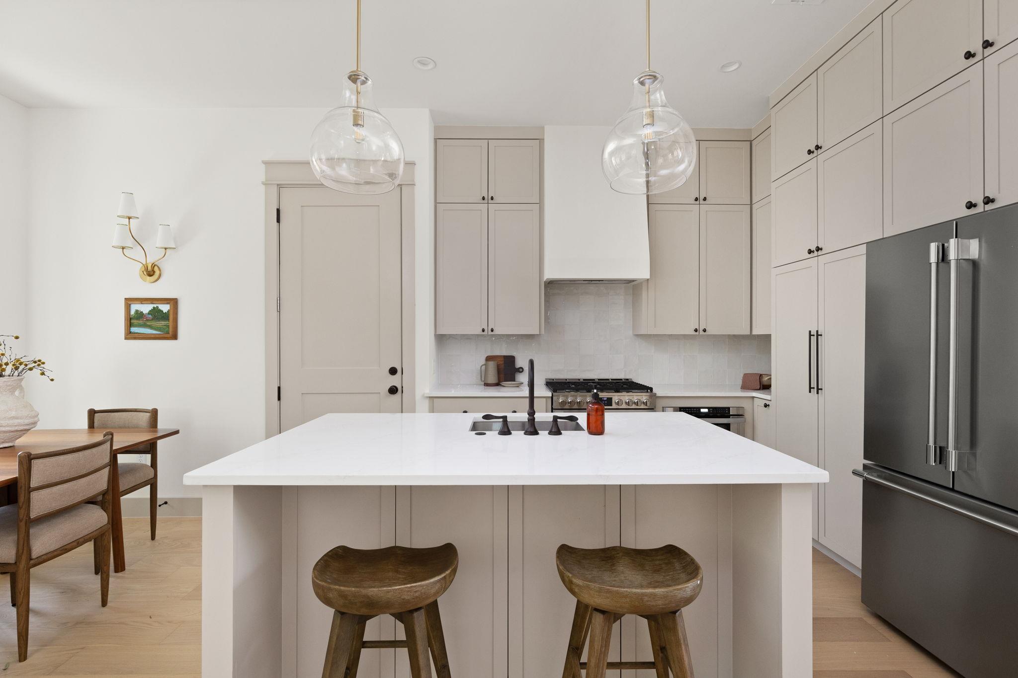 2503 E 18th ST