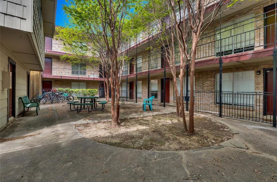 2207 Leon St ST # 209