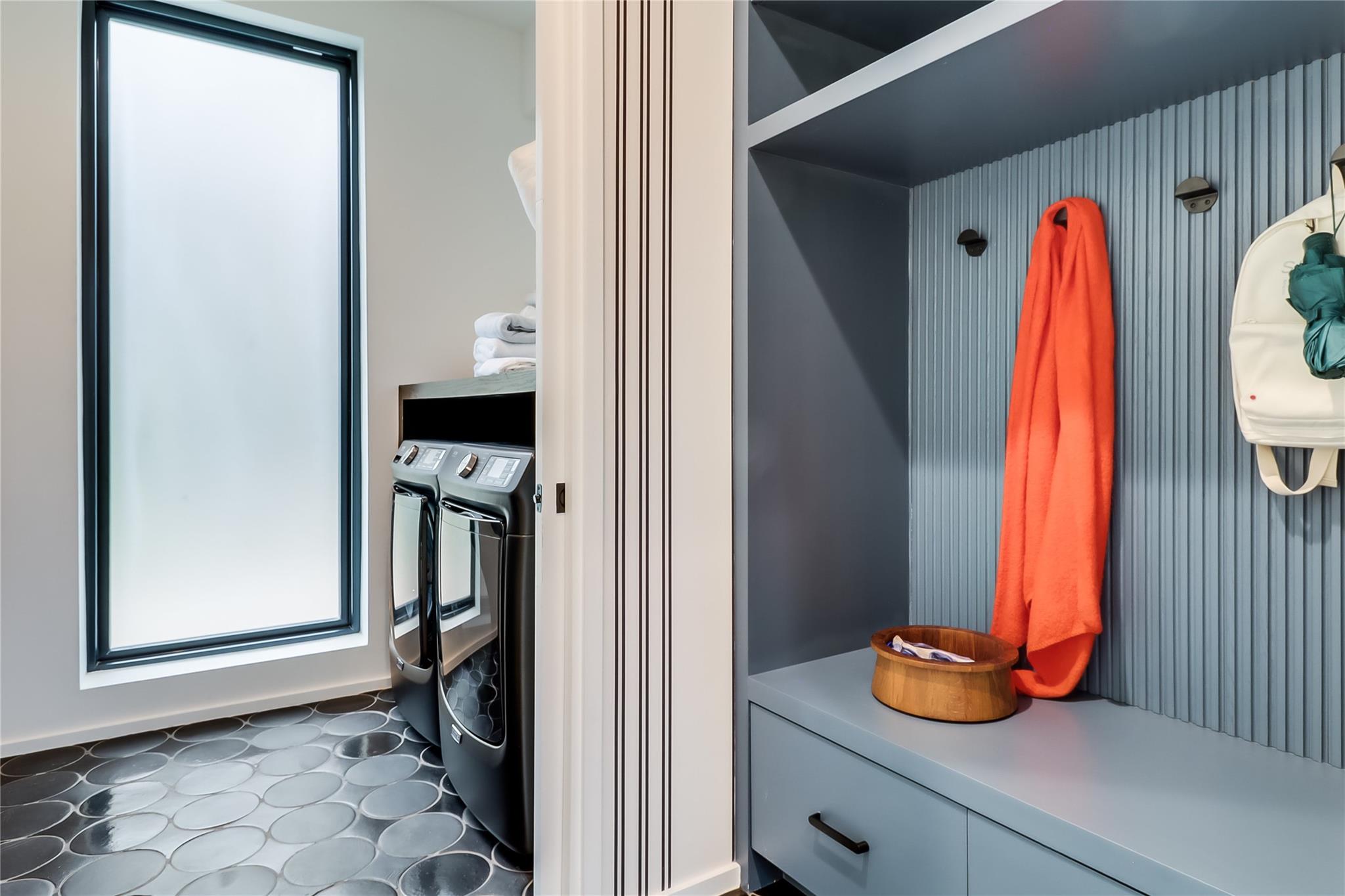 1609 W 12th ST