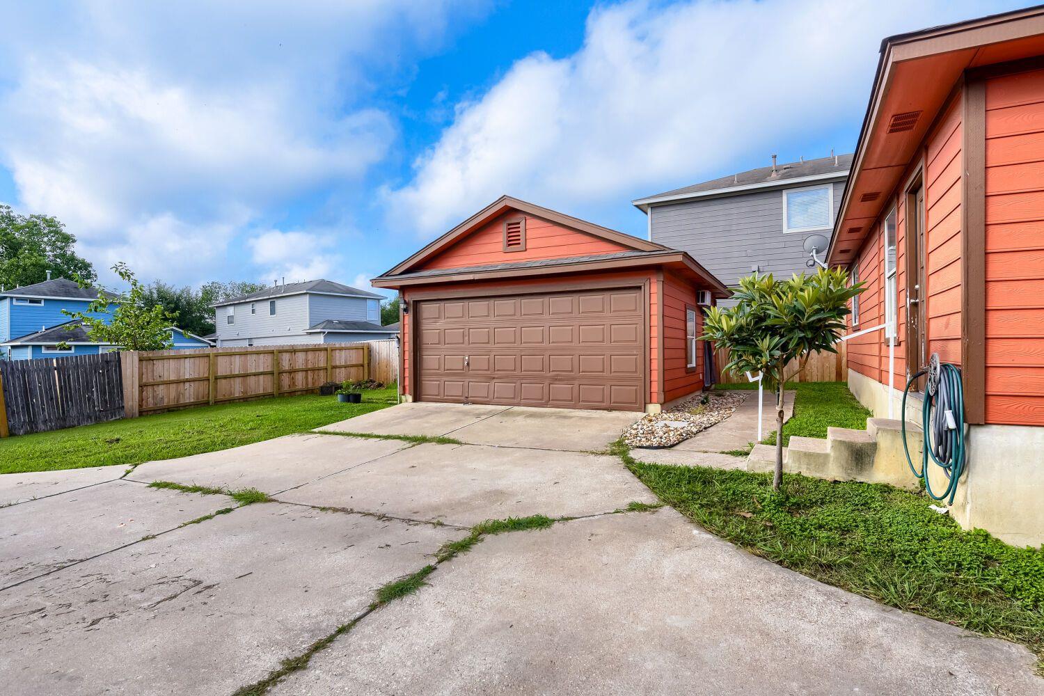 11401 Briarcreek LOOP
