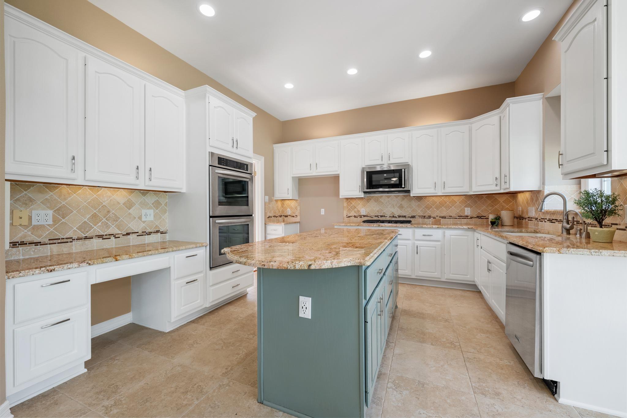 9305 Leaning Rock CIR