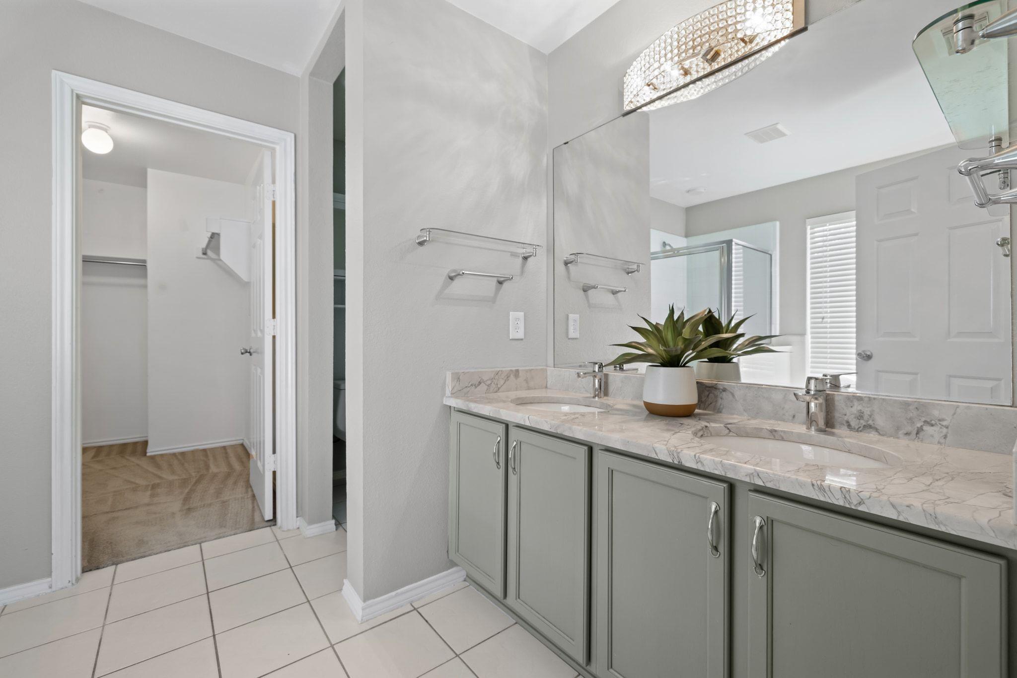 917 Melted Candle CV